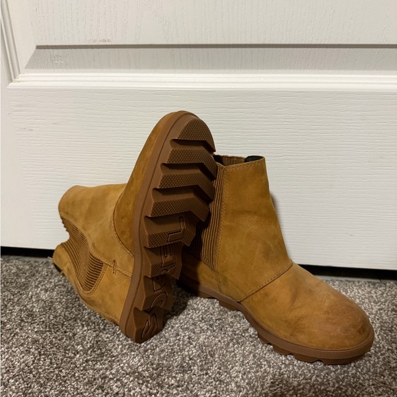 Sorel Tan Ankle Boots - Picture 3 of 3